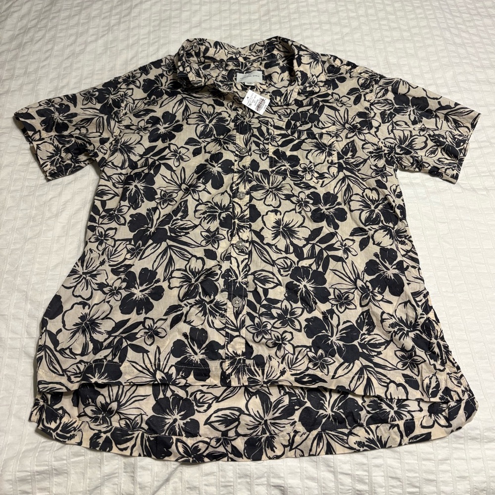 NWT American Eagle AE Button Down Hawaiian Shirt
